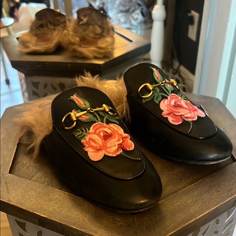 🛑 1 hour sale, Gucci, size 38 (US 7.5) Floral Embroidered Black Mules, w/ COA - Picture 5 of 13